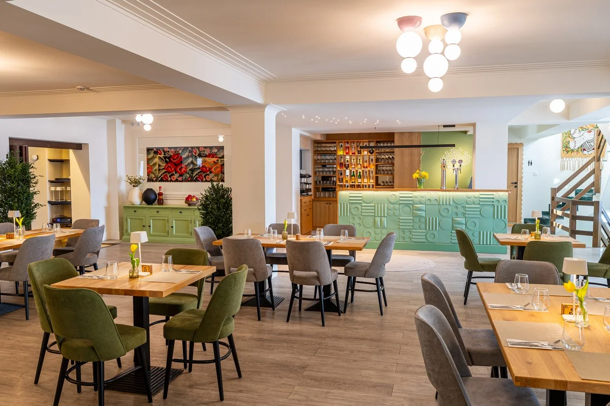 Interiorul restaurantului Aristocratis